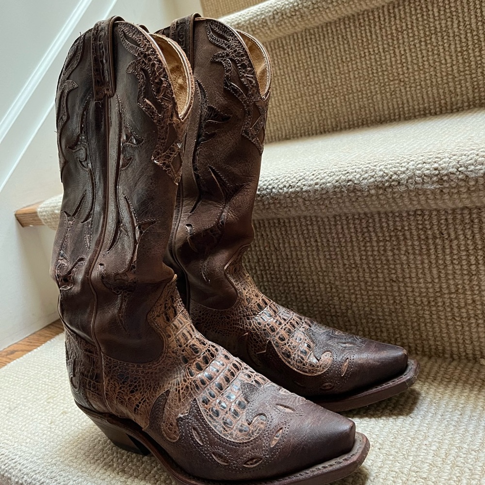 Beautiful brown cowboy boots. Only worn once.